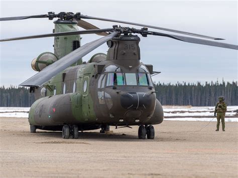 2 Canadian military members missing after helicopter crash